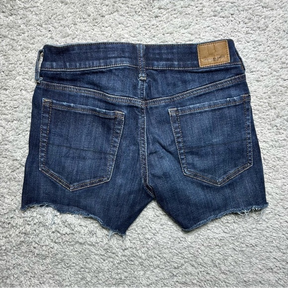 American Eagle Shorts Womens 2 Midi Dark Wash Stretch Cut Off Style Casual Party - Picture 5 of 5